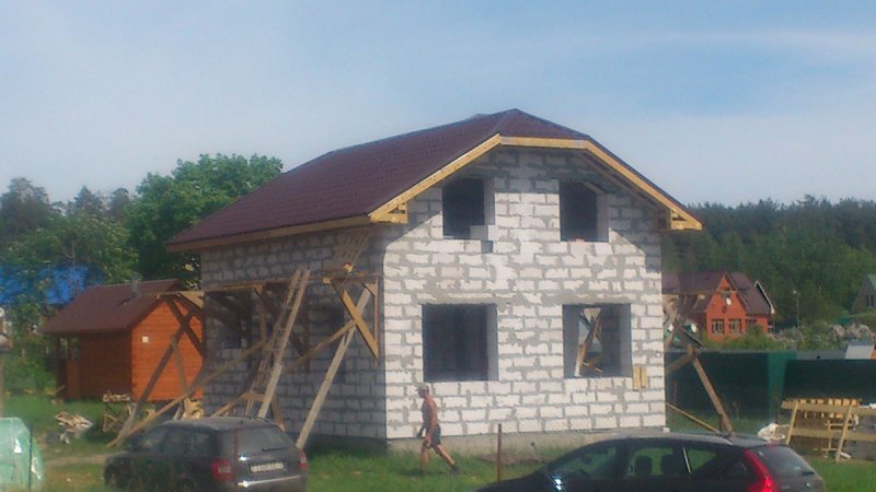 Дом из блоков с крышей из металлочерепицы в Ступинском районе