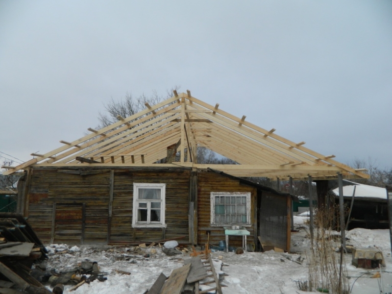 Замена старой крыши деревянного дома в Кашире