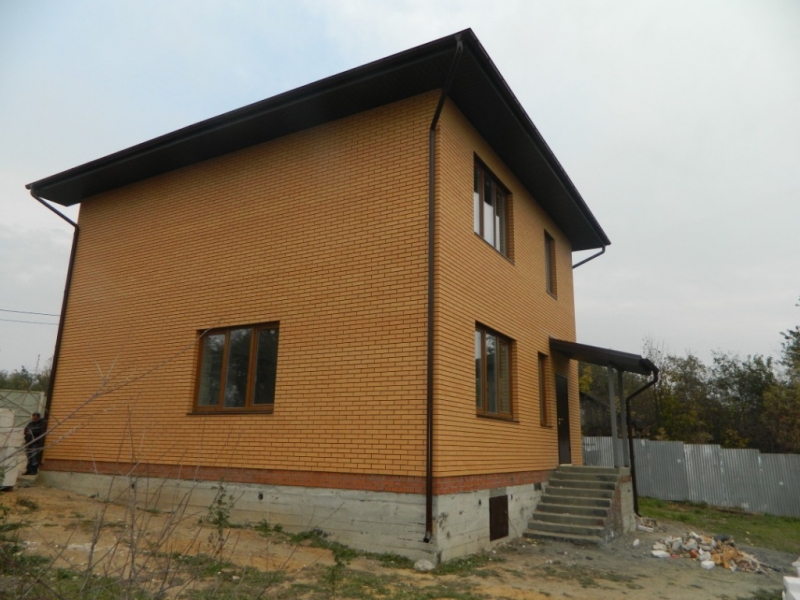 Построить дом из газосиликатных блоков Elblok и облицовочного кирпича Терекс цвет "солома"