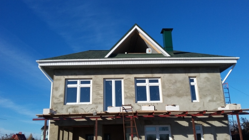 Монтаж кровли из гибкой черепицы бригадой славян в Кашире