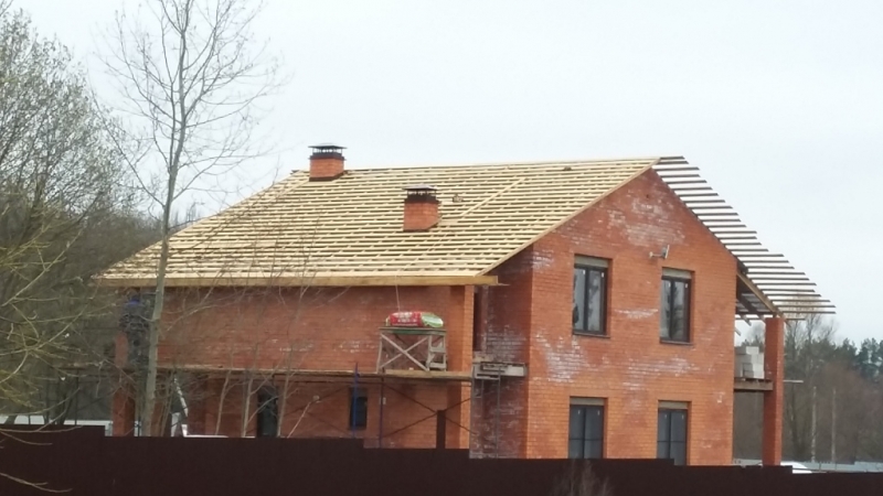 Замена старой кровли на металлочерепицу Гранд Лайн цвет 8017 шоколад