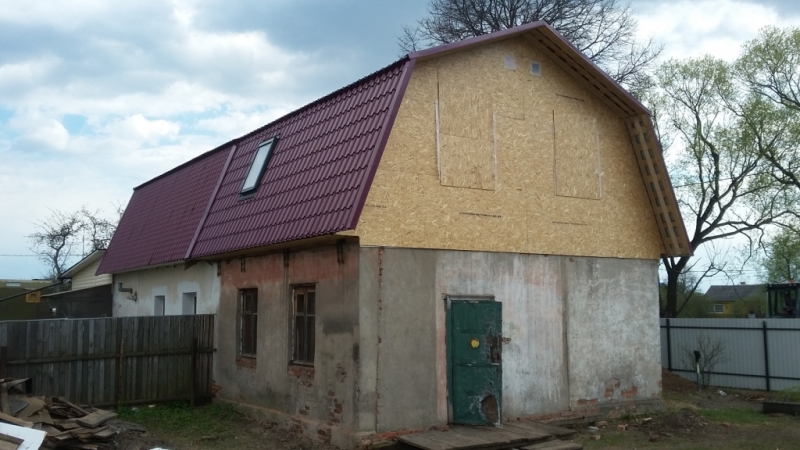 Ремонт старой крыши в Каширском районе под утепление и установкой мансардных окон фирмы Fakro мансардная ломанная кровля с гарантией на выполнение работ