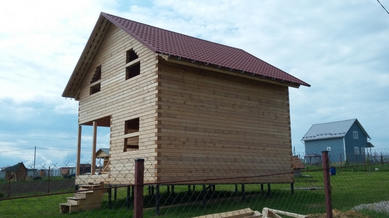 Качественный монтаж металлочерепицы Grand Line (Гранд Лайн) покрытие Velur (велюр) цвет 8004 терракот с 