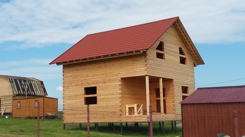 Качественный монтаж металлочерепицы Grand Line (Гранд Лайн) покрытие Velur (велюр) цвет 8004 терракот с 