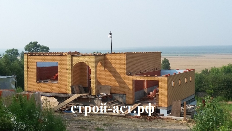 Построить двухэтажный дом с гаражом и эркером с облицовкой из желтого кирпича в Кашире