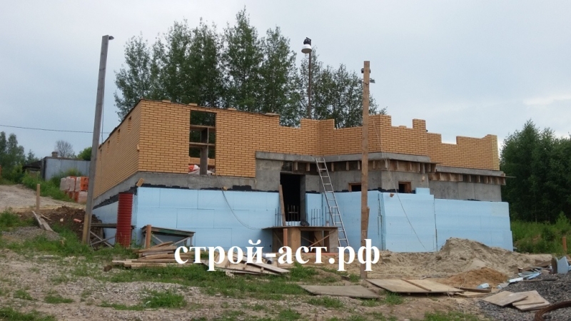 Построить двухэтажный дом с гаражом и эркером с облицовкой из желтого кирпича в Кашире