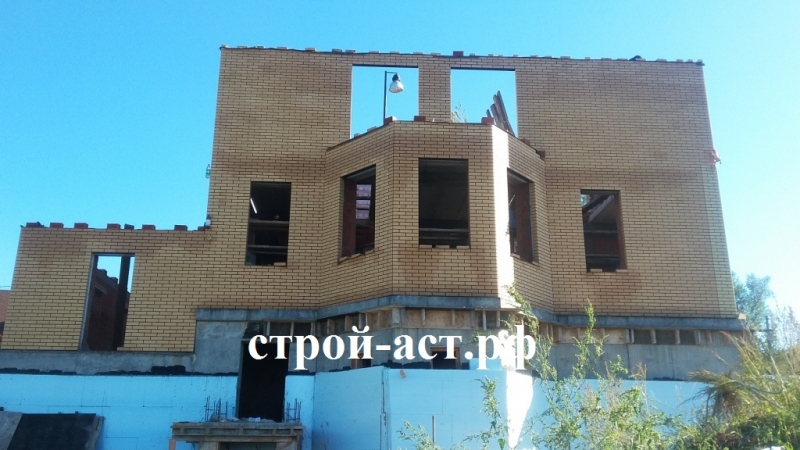 Построить двухэтажный дом с гаражом и эркером с облицовкой из желтого кирпича в Кашире