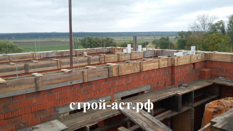 Построить двухэтажный дом с гаражом и эркером с облицовкой из желтого кирпича в Кашире