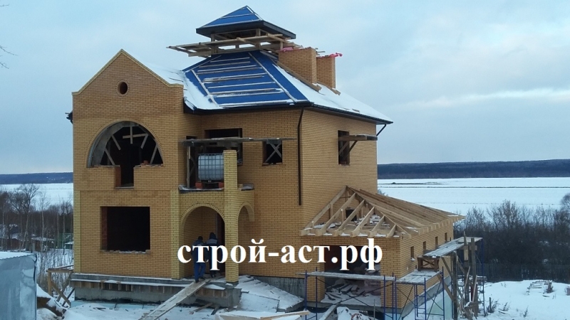 Построить двухэтажный дом с гаражом и эркером с облицовкой из желтого кирпича в Кашире