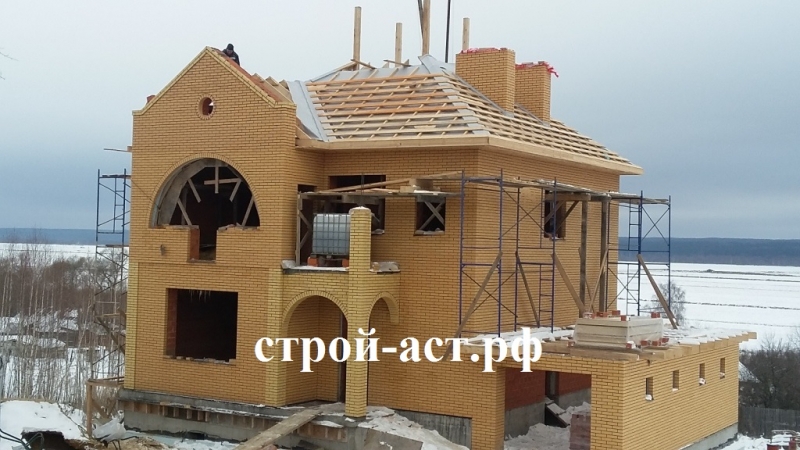 Построить двухэтажный дом с гаражом и эркером с облицовкой из желтого кирпича в Кашире
