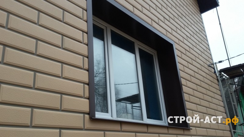 Монтаж фасадных панелей Альта Профиль коллекция Венецианский камень с утеплением на дом  с металлическими комплектующими