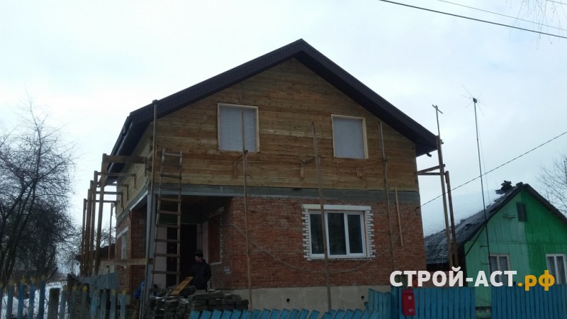 Монтаж фасадных панелей Альта Профиль коллекция Венецианский камень с утеплением на дом  с металлическими комплектующими