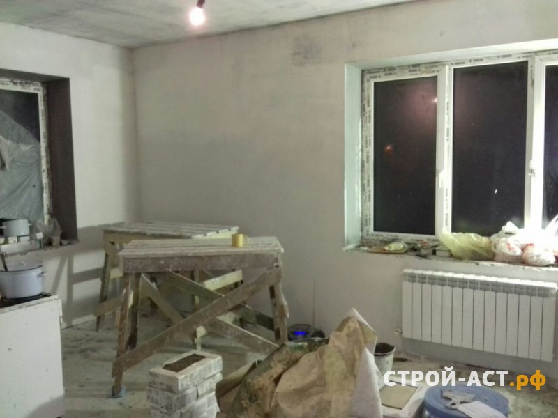 Внутренние отделочные работы дома из газосиликатных блоков, отделка откосов плиткой с зарезкой под 45 гр.