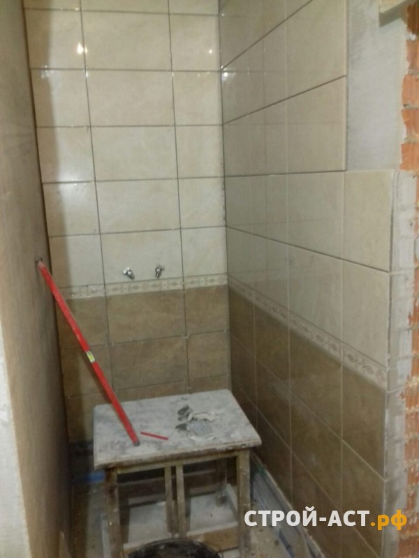 Внутренние отделочные работы дома из газосиликатных блоков, отделка откосов плиткой с зарезкой под 45 гр.