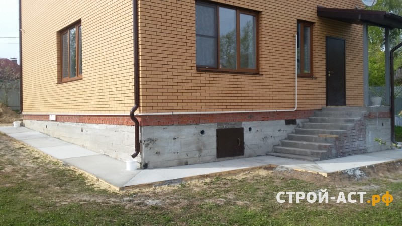 Построить дом из газосиликатных блоков Elblok и облицовочного кирпича Терекс цвет "солома"