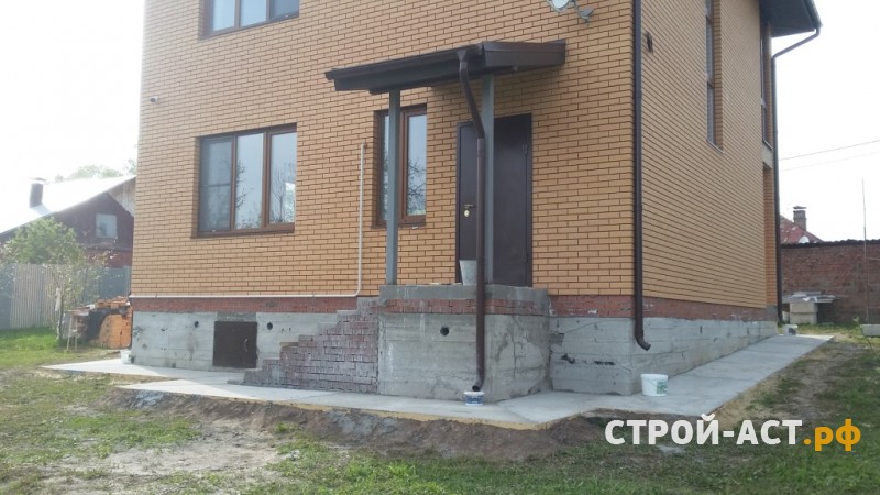 Построить дом из газосиликатных блоков Elblok и облицовочного кирпича Терекс цвет "солома"