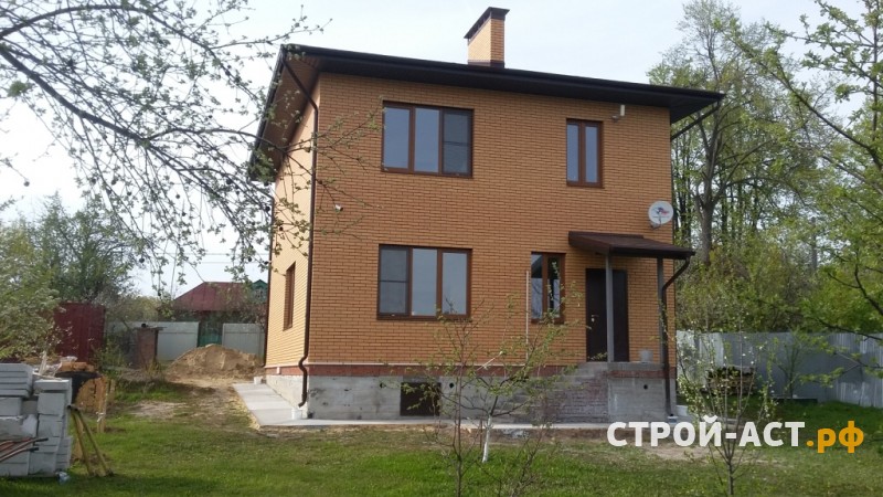 Построить дом из газосиликатных блоков Elblok и облицовочного кирпича Терекс цвет "солома"
