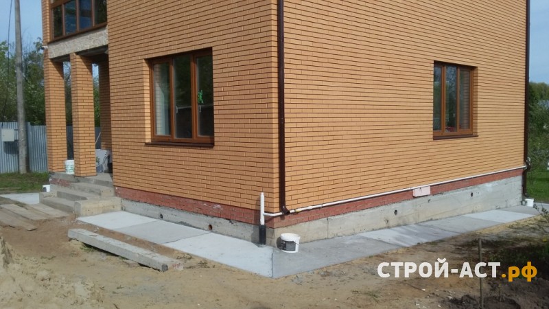Построить дом из газосиликатных блоков Elblok и облицовочного кирпича Терекс цвет "солома"