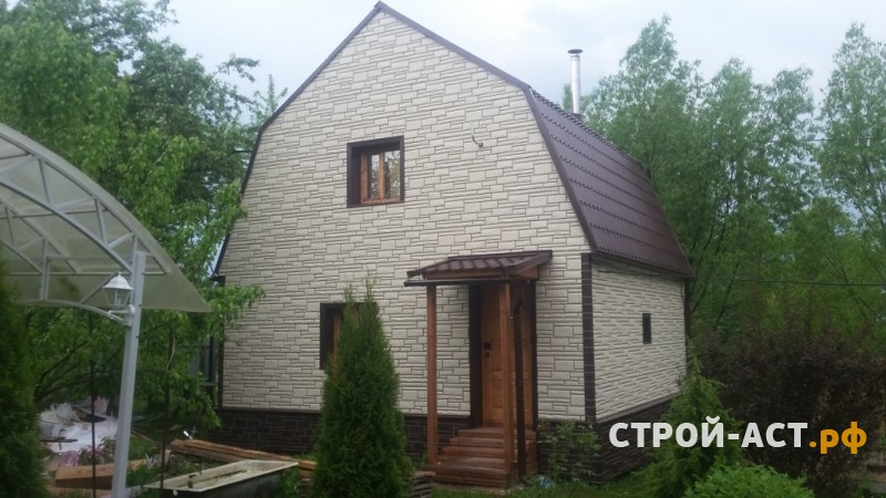 Обшить баню цокольным сайдингом Альта Профиль цвет белый углы цвет Жженый в Кашире