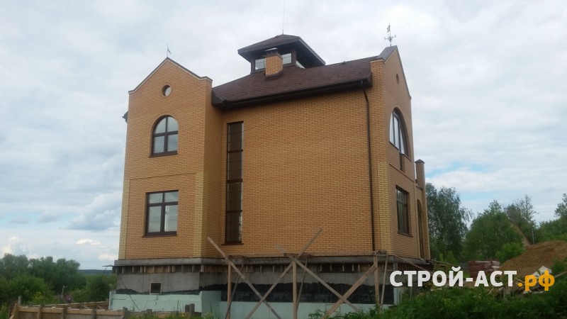 Построить двухэтажный дом с гаражом и эркером с облицовкой из желтого кирпича в Кашире