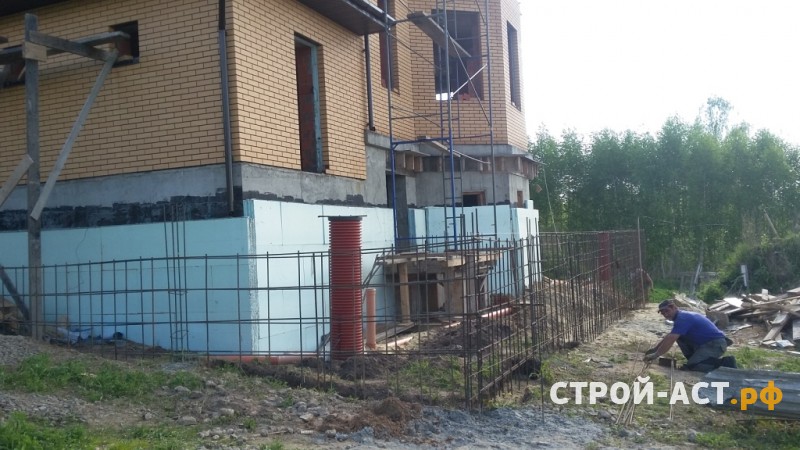 Построить двухэтажный дом с гаражом и эркером с облицовкой из желтого кирпича в Кашире