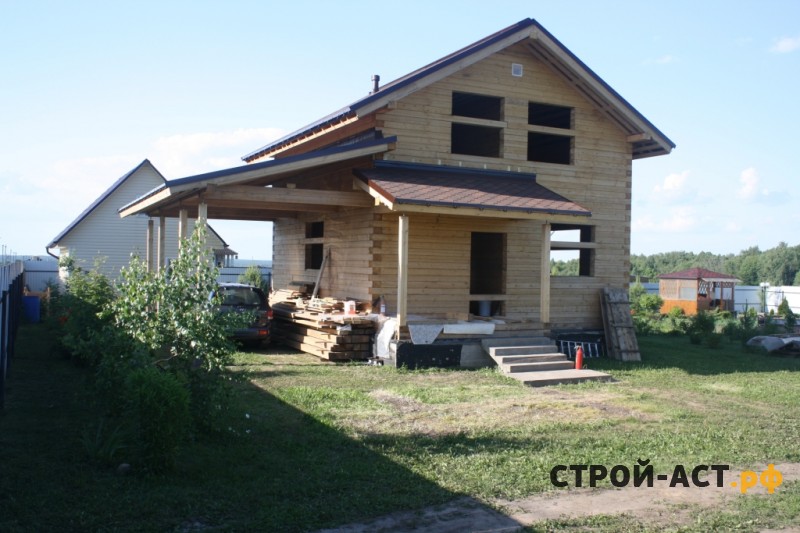 Построить деревянный дом из бруса с монтажом мягкой кровли Тегола Нордик коричневый с отливом в Кашире