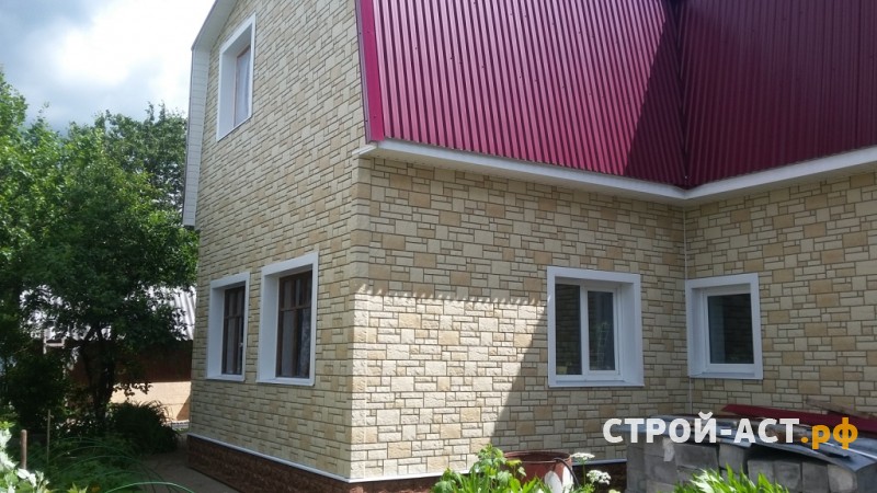 Обшить дом фасадными панелями Деке-Р Burg цвет Пшеничный и цоколь Fels  Терракотовый