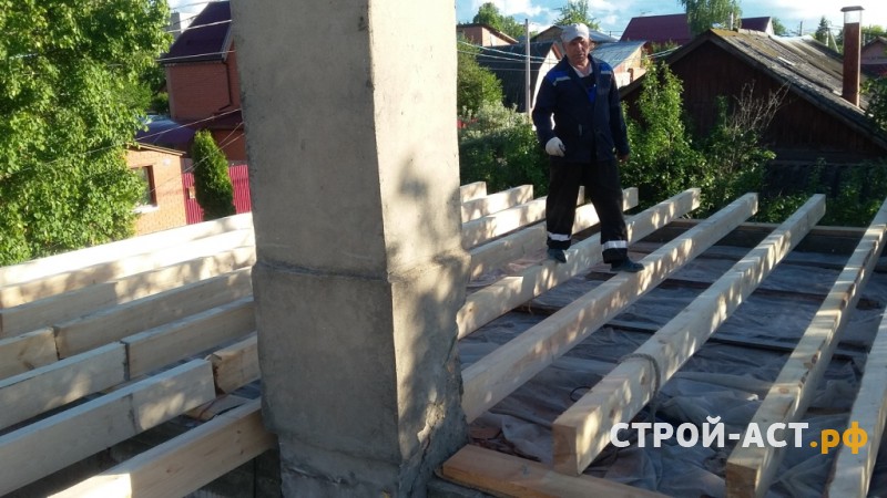 Реконструкция ломанной утепленной кровли из металлочерепицы фронтоны из газосиликатных блоков в Кашире, Ступино