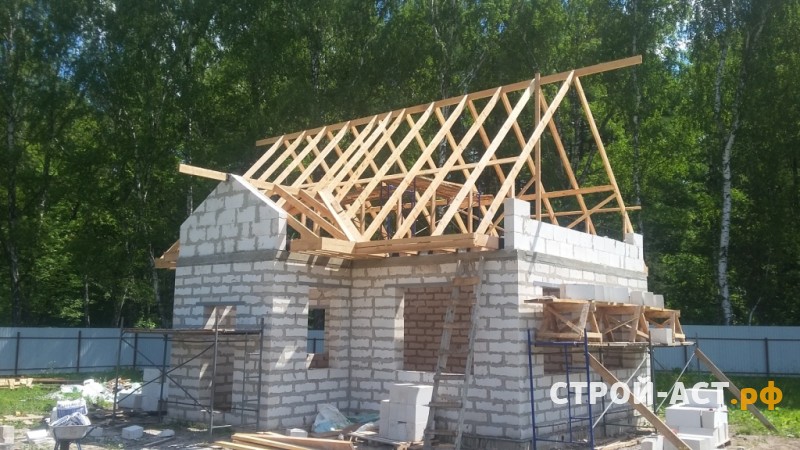 Стоимость строительства двускатной кровли из металлочерепицы в Кашире, Ступино