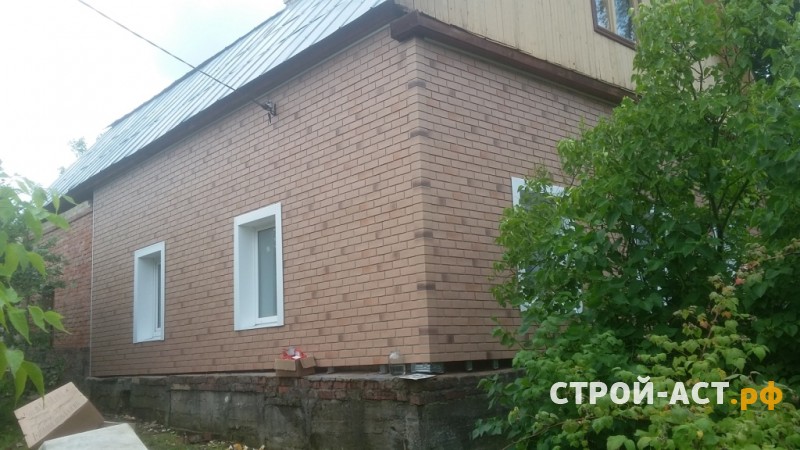 Обшить дом фасадными панелями Деке Berg (под кирпич) цвет Золотистый