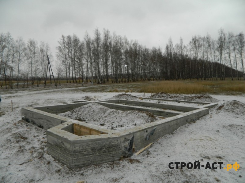 Устройство фундамента глубокого заложения под двухэтажный дом из газосиликатных блоков, а также устройство монолитных полов по грунту.