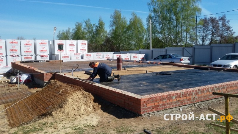 Построить дом в Кашире двухэтажный с гаражом из блоков с облицовкой из кирпича монолитные перекрытия и мягкая черепица Тегола Нордик