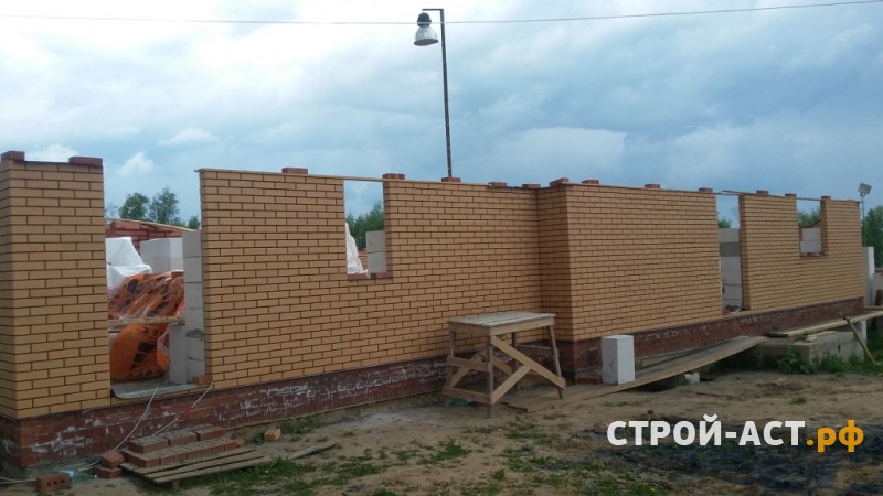 Построить дом в Кашире двухэтажный с гаражом из блоков с облицовкой из кирпича монолитные перекрытия и мягкая черепица Тегола Нордик
