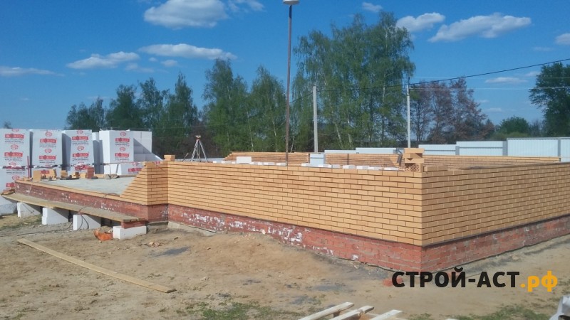 Построить дом в Кашире двухэтажный с гаражом из блоков с облицовкой из кирпича монолитные перекрытия и мягкая черепица Тегола Нордик