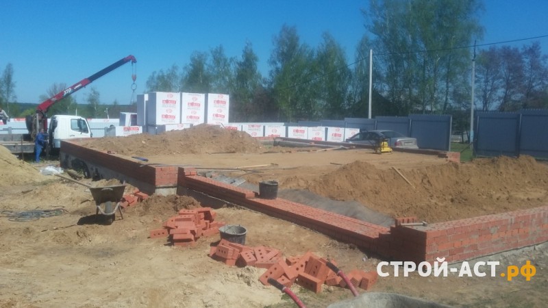 Построить дом в Кашире двухэтажный с гаражом из блоков с облицовкой из кирпича монолитные перекрытия и мягкая черепица Тегола Нордик
