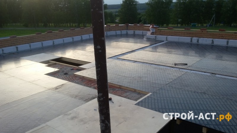 Построить дом в Кашире двухэтажный с гаражом из блоков с облицовкой из кирпича монолитные перекрытия и мягкая черепица Тегола Нордик