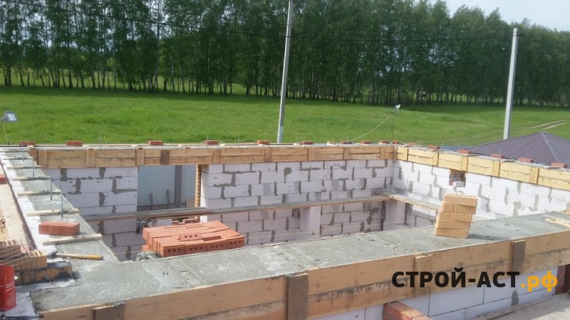 Построить дом в Кашире двухэтажный с гаражом из блоков с облицовкой из кирпича монолитные перекрытия и мягкая черепица Тегола Нордик