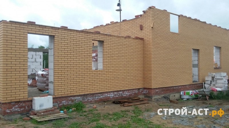 Построить дом в Кашире двухэтажный с гаражом из блоков с облицовкой из кирпича монолитные перекрытия и мягкая черепица Тегола Нордик