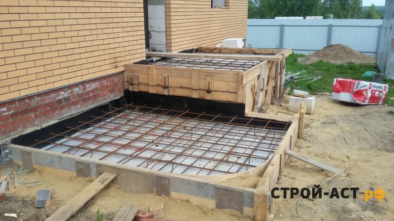 Построить дом в Кашире двухэтажный с гаражом из блоков с облицовкой из кирпича монолитные перекрытия и мягкая черепица Тегола Нордик