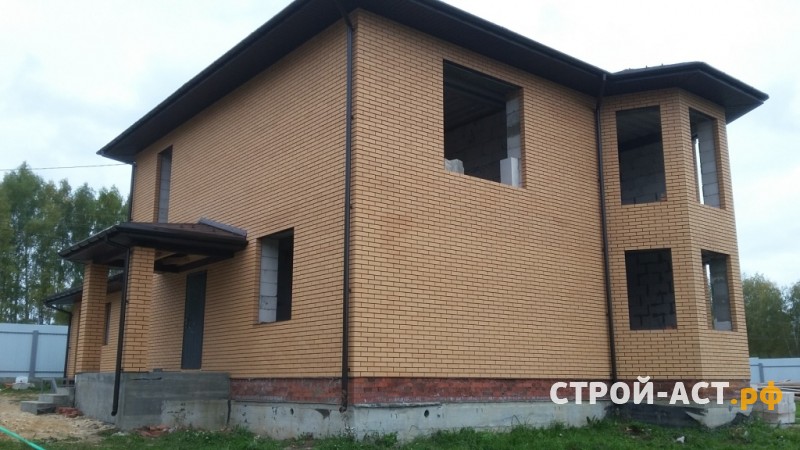 Устройство крыши из гибкой черепицы Тегола Нордик коричневый с отливом водостоком Деке и подшивой свесов Деке  в Кашире