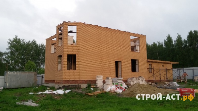 Устройство крыши из гибкой черепицы Тегола Нордик коричневый с отливом водостоком Деке и подшивой свесов Деке  в Кашире