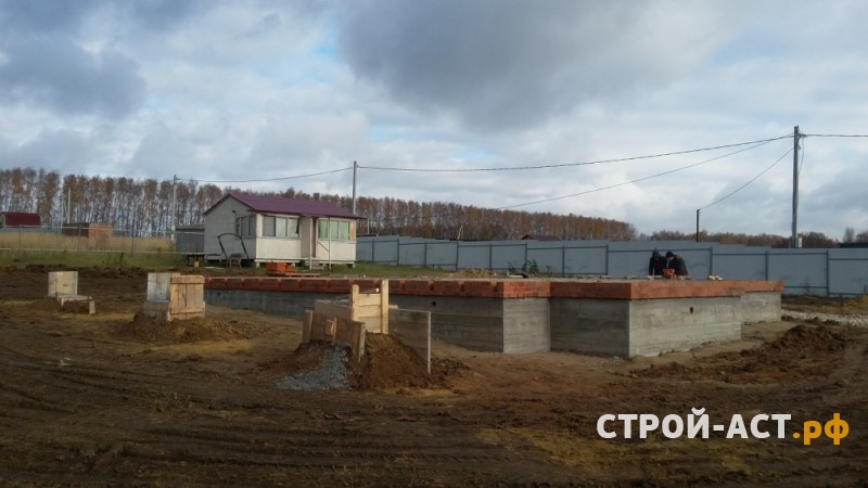 Устройство ленточного фундамента глубокого заложения с подвалом и плитами перекрытия, а также устройство септика