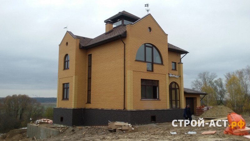Построить двухэтажный дом с гаражом и эркером с облицовкой из желтого кирпича в Кашире