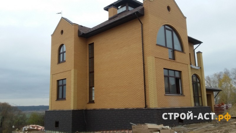 Отделка цоколя фасадными (цокольными) панелями Деке серия Бург (Burg) цвет Темный