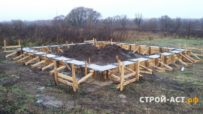 Устройство мелкозаглубленного плавающего ленточного фундамента под деревянный или каркасный дом.