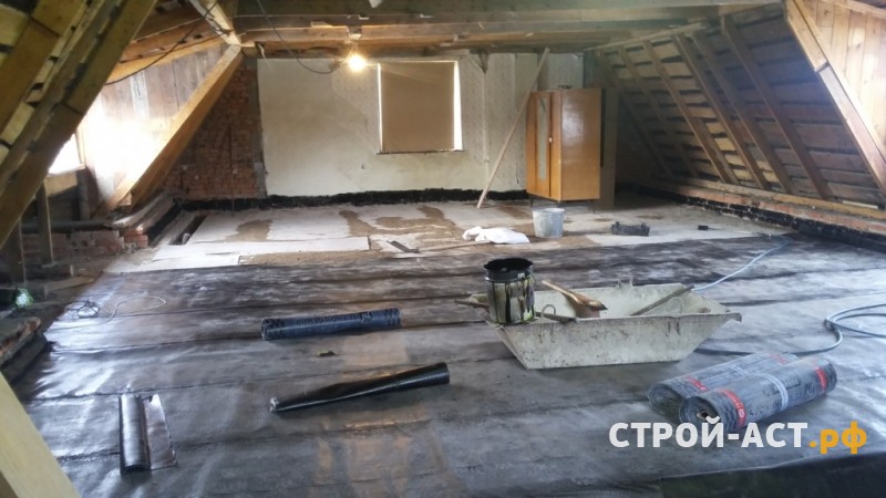 Реконструкция ломанной крыши одноэтажного дома на полутораэтажный дом с двускатной утепленной крышей в Кашире металлочерепица Гранд Лайн цвет 7024 мокрый асфальт