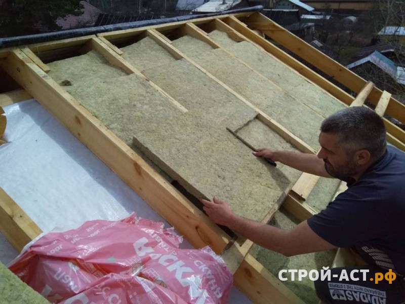 Монтаж гибкой черепицы в Ступинском районе, устройство утепленной мансардной кровли с установкой мансардных окон