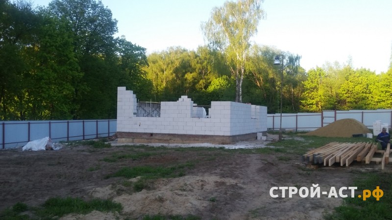 Построить дом из газосиликатных блоков (размер 8х10)  покрытие кровли металлочерепица Гранд Лайн  и установка сегментного короба на трубу