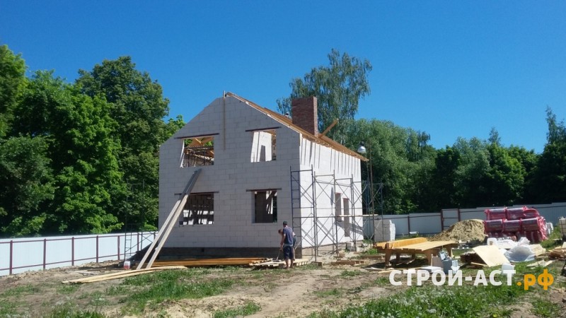 Построить дом из газосиликатных блоков (размер 8х10)  покрытие кровли металлочерепица Гранд Лайн  и установка сегментного короба на трубу