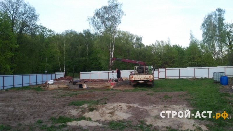 Построить дом из газосиликатных блоков (размер 8х10)  покрытие кровли металлочерепица Гранд Лайн  и установка сегментного короба на трубу